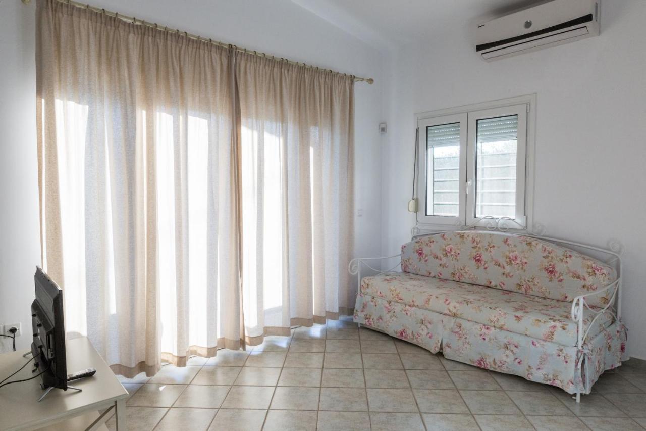 אליה Moriel Seaside Homes Suites מראה חיצוני תמונה
