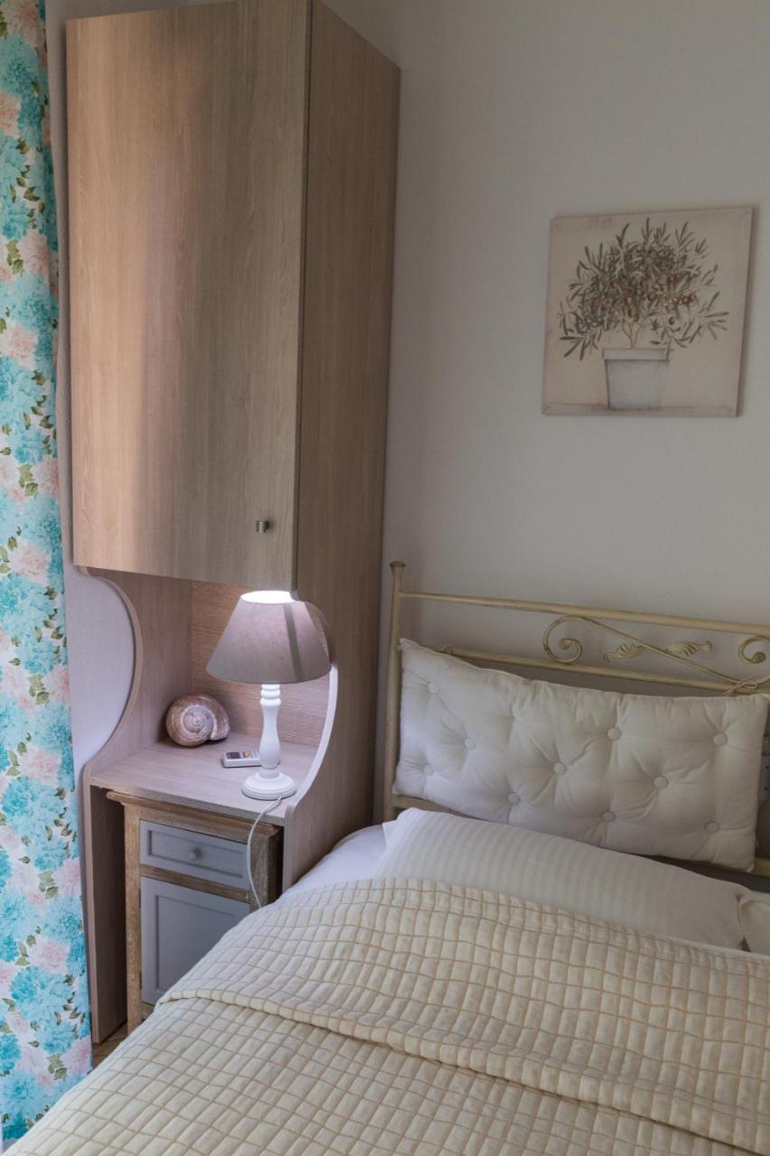 אליה Moriel Seaside Homes Suites מראה חיצוני תמונה